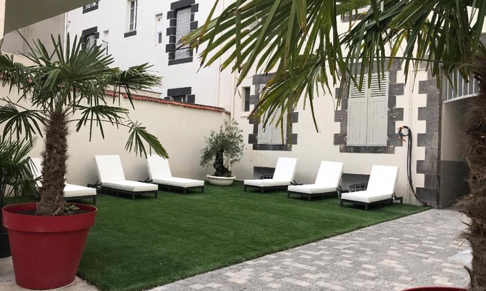 Chamalieres Apartment | Relaxing Escape with Hot Tub and Ocean Views