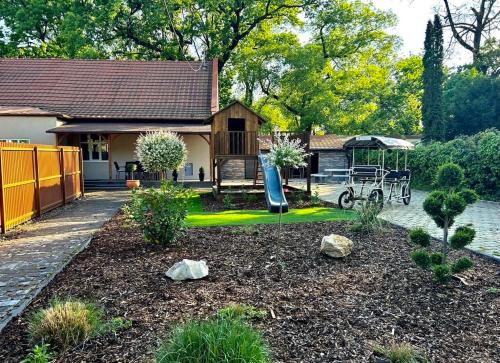 Gyula Apartment | Guest Rated: Éden Vendégház Gyula - Family-Friendly Retreat