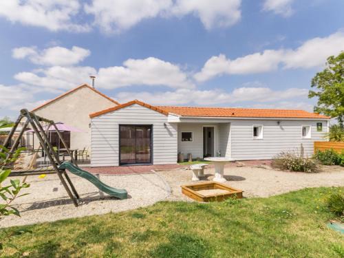 Saint Viaud House | Family-Friendly Etable in Countryside Near the Sea
