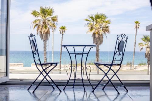 Gioia Tauro Apartment | Cozy Étoiles Guest House with Oceanfront Views