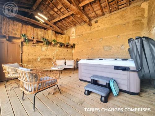 Saint-Cyr-les-Vignes House | Relaxing Retreat with Spa and Fun Activities for Families