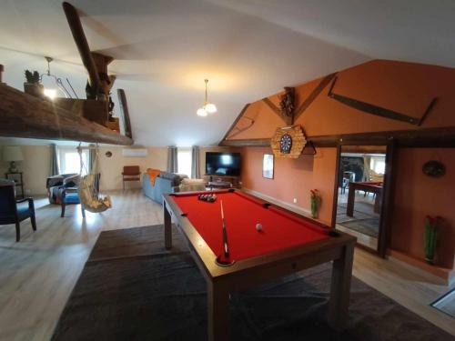 Saint-Lumier-la-Populeuse Apartment | Rustic Retreat: Top-Rated Family-Friendly Getaway