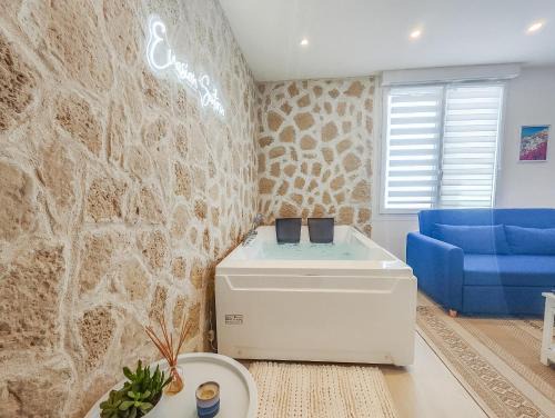 Sainte Marie - Saint Leon Apartment | Relax at Évasion Santorin with Spa and Hot Tub Amenities
