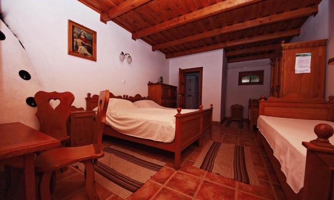 Ocsard House | Cozy Ócsárdi Tópanzió: Guest Rated 9/10 with Hot Tub