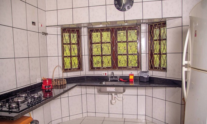 Parque Ferradura House | Cozy Home with Fireplace & Free WiFi in Campos do Jordão