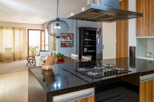 Marilia House | Convenient Location near Shopping Esmeralda, Pet Friendly