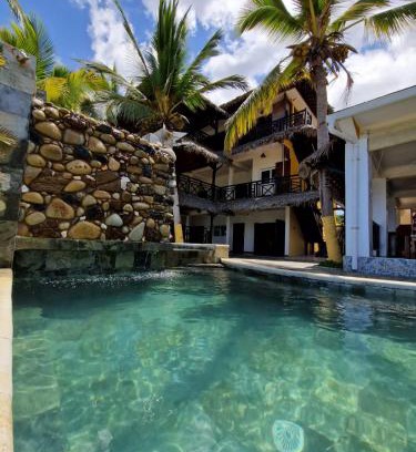 Ambaro Hotel | Discover Ô Bleu Azur: Oceanfront Escape with Pool Access