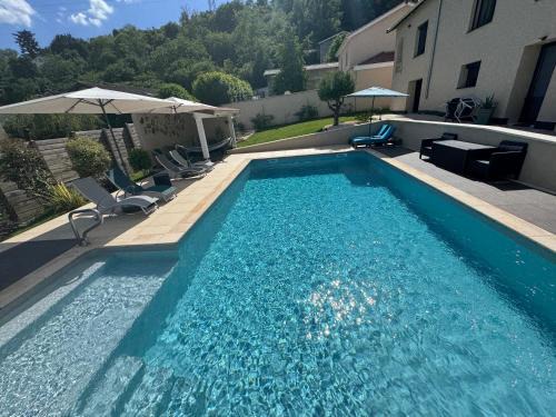 Givors Apartment | Pet-Friendly Paradise at Ô’Bon’Endroit with Ocean Views