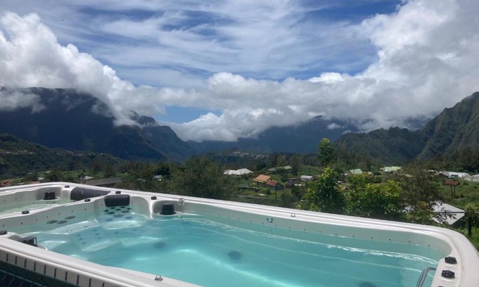 Salazie Bed & Breakfast | Family-Friendly Getaway at Ô cœur de l’île with Hot Tub