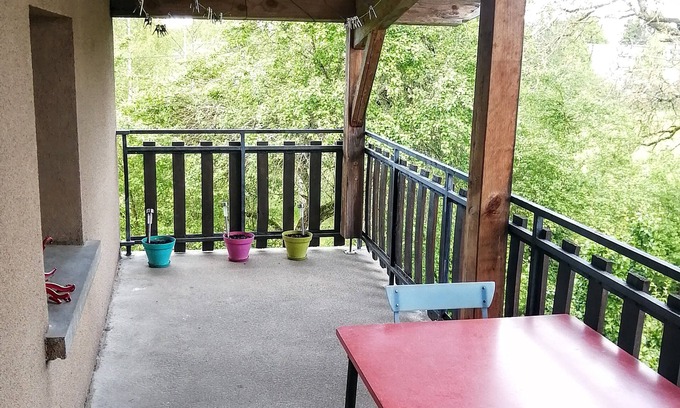 Saint-Jacques-d'Ambur Apartment | Cozy Ô Calme Apartment for Two Near Vulcania Adventures