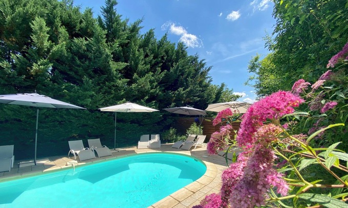 Sarlat-la-Caneda Bed & Breakfast | Relaxing Retreat at Ô Clair de Lune with Spa & Heated Pool