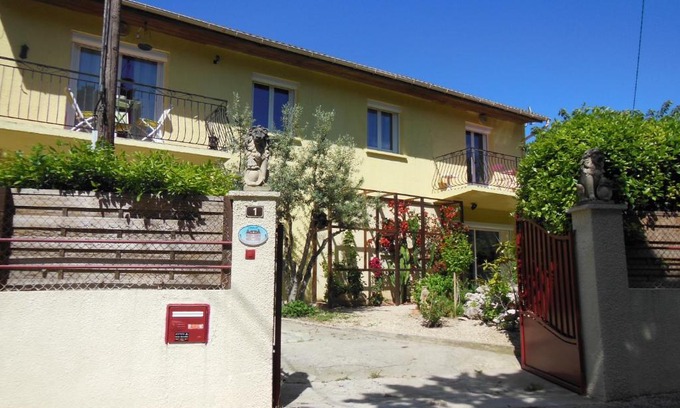 Ledenon Bed & Breakfast | Family-Friendly Stay at Ô Doux s'Home - Rated 9/10