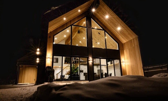 Sainte-Rose-de-Watford Ski Chalet | Escape to Ô Rassembleur: Lake View & Relaxing Spa Retreat