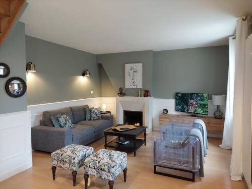 Tours Apartment | Ô Tour's Angels: Pet-Friendly Stay with Breakfast Included
