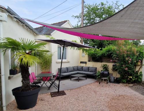 Tours Apartment | Stay at Ô Tour's Angels: Pet-Friendly & Family-Approved Getaway