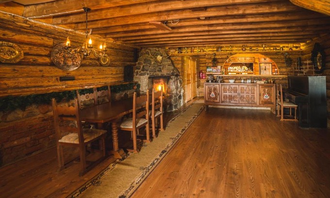 Jogeva House | Pet-Friendly Getaway at Õuna Puhketalu with Pool & Hot Tub