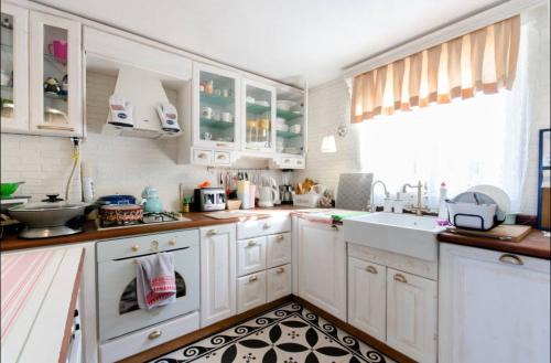 Konak Apartment | Explore the Award-Winning Ödüllü Tarihi Rum Evi with Terrace