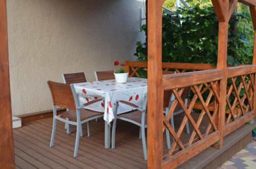 Bozsva House | Eco-Friendly Comfort at Örömvölgy Vendégház - 9/10 Rating