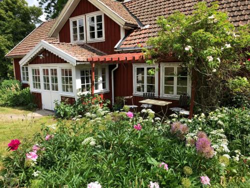 Ullared Villa | Family-Friendly Retreat at Övra Berg with 9.1 Rating