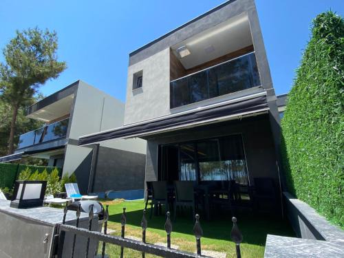 Kadnlar Denizi Mahallesi Villa | Exclusive Villa with Private Pool and Oceanfront Views