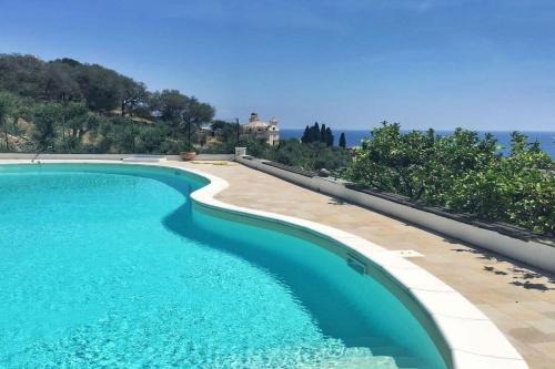 Cervo Apartment | Discover Ü Maxeu - Libeccio: Family-Friendly Oceanfront Escape