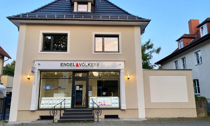 Eichwalde Apartment | Experience Eichwalde: Top-Rated Stay with Kitchen Amenities