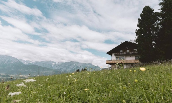 Außerweerberg Apartment | Scenic Überinntaler Apartment with Breathtaking Views