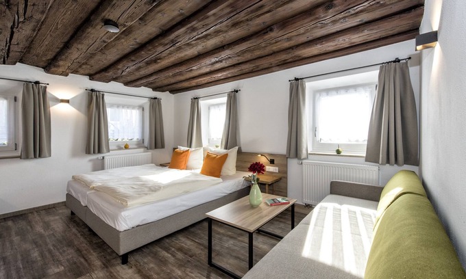 Nordwestliche Außenstadt Hotel | Experience Comfort at Übernachten in der Tenne