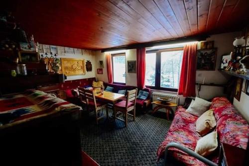 Jahorina House | Enchanting Čarobna Kuća Jahorina with Hot Tub & Breakfast