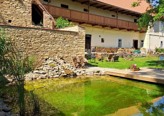 Vysoke Myto Apartment | Unforgettable Stay at Čečetkův Statek with Oceanfront Views