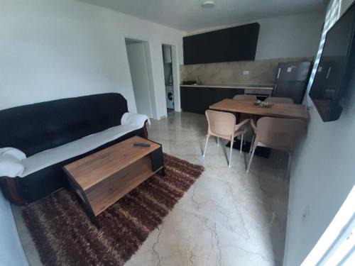 Prijevor Apartment | Family-Friendly Stay at Đuričić Apartmani - Rated 9/10
