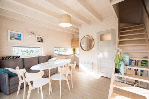 Rowy Apartment | Discover Łódź Wikingów: Pet-Friendly with Ocean Views