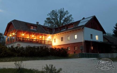 Szalafo Hotel | Cozy Őrszem Fogadó: Family-Friendly with Breakfast Included