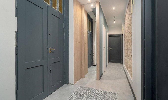 Grunwald Apartment | Stylish Grey Studio for Two in Central Poznań