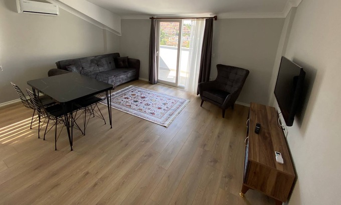 Mentese Apartment | Convenient City View Apartment Steps from Shopping Center