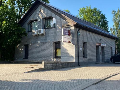 Siauliai City Center Apartment | Pet-Friendly Šiauliu Apartamentai with Hot Tub & Breakfast