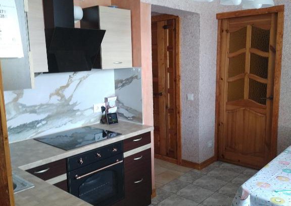 Silute Apartment | Family-Friendly Stay at Šilutė: Explore French and Spanish