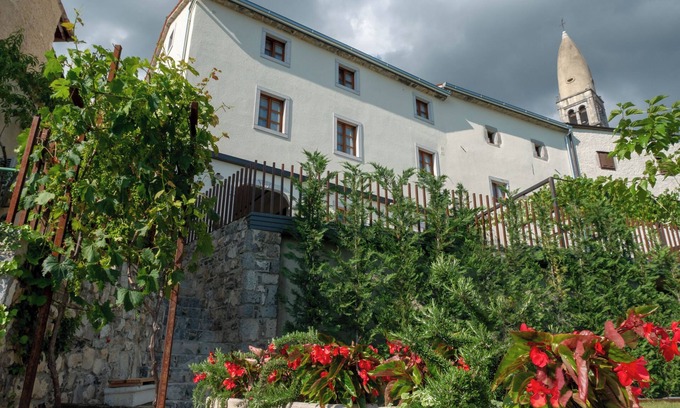 Stanjel Hotel | Discover Štanjel Retreat Suite in Scenic Slovenia