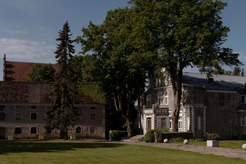 Zarnowiec Apartment | Discover Dworek w Żarnowcu: Pet-Friendly Getaway Awaits