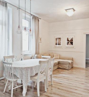 Znin Apartment | Explore Family-Friendly Stays at Żnin City Hotel