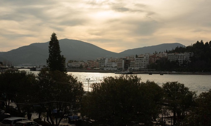 Chalcis Apartment | Beautiful Apartment with Beach View in Chalkida