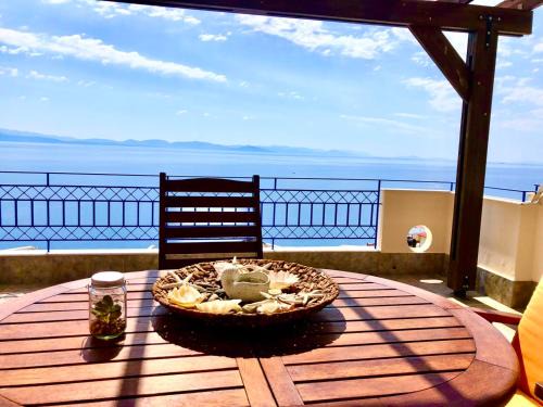 Gythio Apartment | Family-Friendly AquaView: Guest Rated 9/10 in Comfort