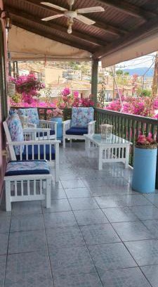 Kefalari Villa | Discover Family-Friendly Comfort at Βίλα Πασιθέα