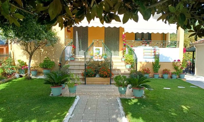 Pyli Apartment | Epicurean Retreat: Top-Rated Stay with Breakfast Included