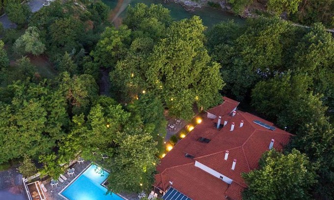 Konitsa Apartment | Discover Konitsa Gefyri Hotel: 4-Star Family-Friendly Retreat