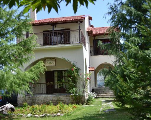 Theodoriana House | Welcoming Guesthouse Aloni: Pet-Friendly & Family-Ready