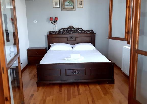 Stavros House | Odysseas: Family-Friendly Retreat with Pet Accommodations