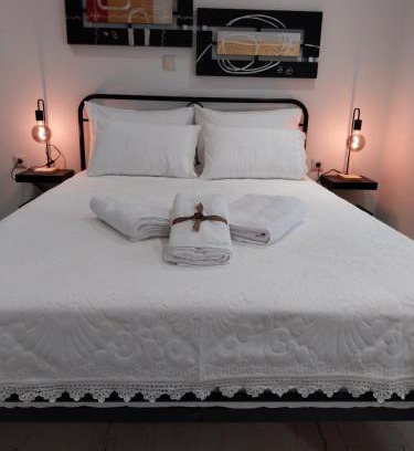 Arnaia Apartment | Guest Rated 10/10: Πραβιτάδικο with Restaurant & Family Fun