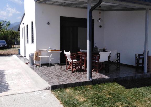 Sarakiniko Villa | Cozy Seaside Loft with Ocean Views – Pet Friendly Retreat