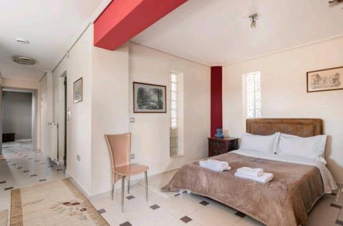 Megalopolis Apartment | Discover Travellers: Oceanfront Bliss with Top Amenities